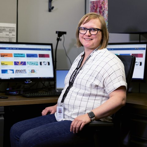 Jana Hedlund sits at a computer 