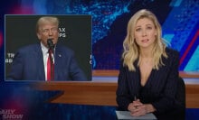 A woman sits behind a talk show desk. In the top left is an image of a man in a suit standing at a podium.