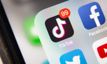 TikTok and Facebook application on screen Apple iPhone XR