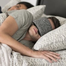 Person sleeping with a pair of Hüpnos Anti-Snoring Sleep Masks.