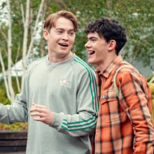 Nick (Kit Connor) and Charlie (Joe Locke) smile in the TV show "Heartstopper".